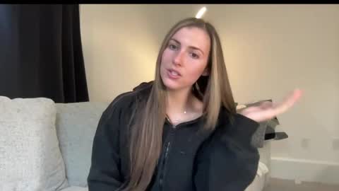 laylahlaylah1 online show from 22, 4, 2026