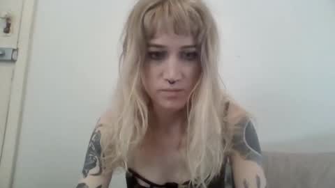 laylahloveless online show from 17, 10, 2025