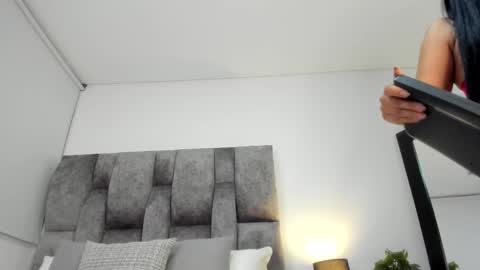 Layla Jenssen online show from 3, 3, 2025