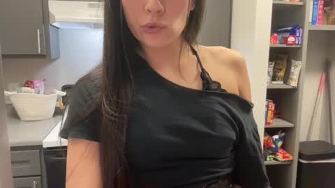 Layla online show from 11, 1, 2026