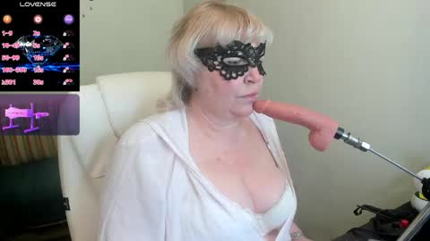 Snapshot of laylalaylamilf chatting on 13, 4, 2026 laylalaylamilf online show from 13, 4, 2026