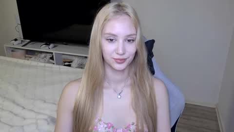 LaylaPretty001 online show from 16, 4, 2026