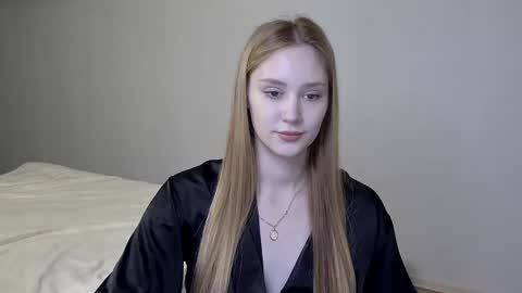 Laylla001 online show from 6, 1, 2025