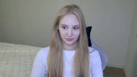 Laylla001 online show from 20, 10, 2025