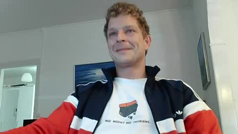 Snapshot of lboogie4242 chatting on 8, 8, 2026 lboogie4242 online show from 8, 8, 2026