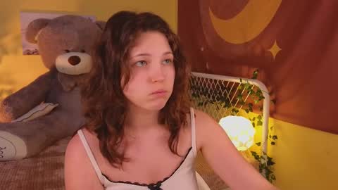 Snapshot of lea_belle_ chatting on 2, 3, 2025 Lea online show from 2, 3, 2025