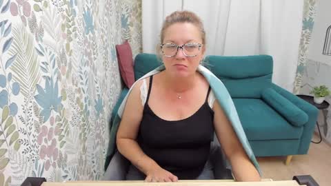 Snapshot of lea_fruit chatting on 8, 12, 2024 Lea online show from 8, 12, 2024