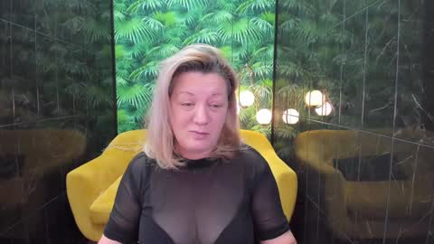 Snapshot of lea_fruit chatting on 2, 1, 2025 Lea online show from 2, 1, 2025