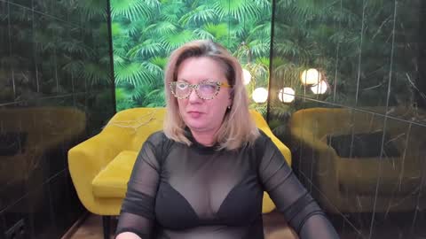 Snapshot of lea_fruit chatting on 2, 1, 2025 Lea online show from 2, 1, 2025