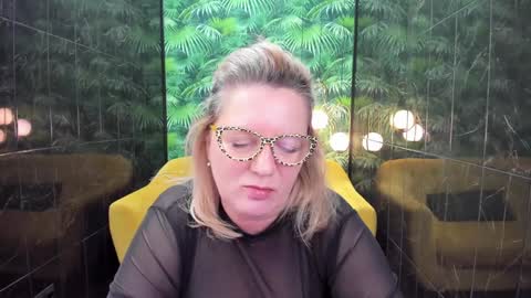 Snapshot of lea_fruit chatting on 2, 1, 2025 Lea online show from 2, 1, 2025