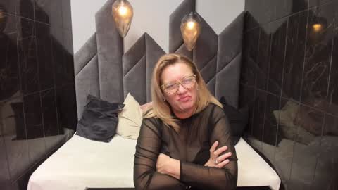 Snapshot of lea_fruit chatting on 4, 2, 2025 Lea online show from 4, 2, 2025