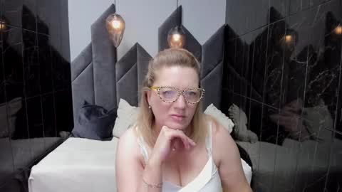 Snapshot of lea_fruit chatting on 9, 2, 2025 Lea online show from 9, 2, 2025