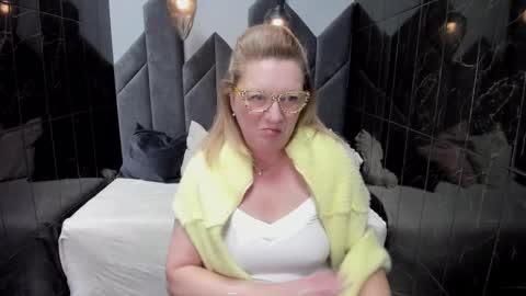 Snapshot of lea_fruit chatting on 9, 2, 2025 Lea online show from 9, 2, 2025