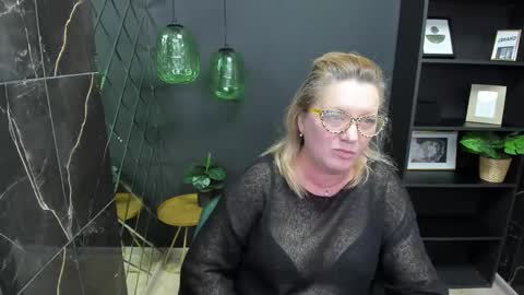 Snapshot of lea_fruit chatting on 1, 3, 2025 Lea online show from 1, 3, 2025