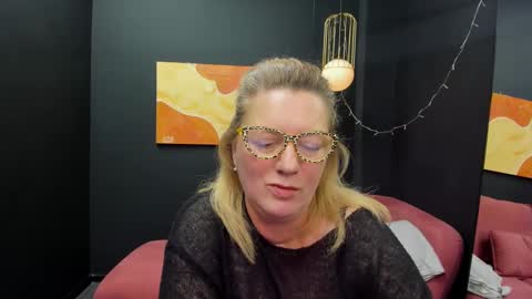 Snapshot of lea_fruit chatting on 1, 3, 2025 Lea online show from 1, 3, 2025