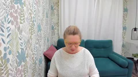 Snapshot of lea_fruit chatting on 2, 3, 2025 Lea online show from 2, 3, 2025