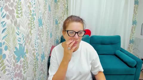 Snapshot of lea_fruit chatting on 21, 9, 2025 Lea online show from 21, 9, 2025