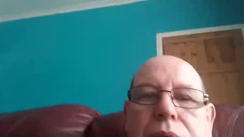 Snapshot of leatherpants68 chatting on 17, 10, 2025 leatherpants68 online show from 17, 10, 2025