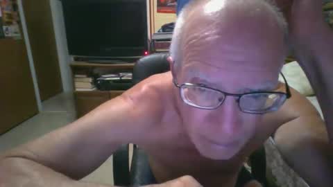 Snapshot of leezamm1132 chatting on 6, 6, 2026 leezamm1132 online show from 6, 6, 2026