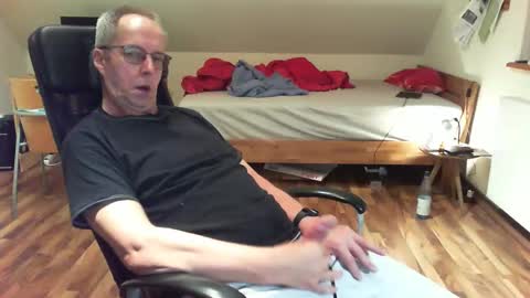 Snapshot of lefti27 chatting on 2, 1, 2025 Dave online show from 2, 1, 2025