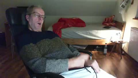 Snapshot of lefti27 chatting on 5, 1, 2025 Dave online show from 5, 1, 2025