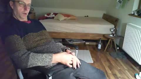 Snapshot of lefti27 chatting on 26, 2, 2025 Dave online show from 26, 2, 2025