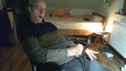 Snapshot of lefti27 chatting on 28, 2, 2025 Dave online show from 28, 2, 2025