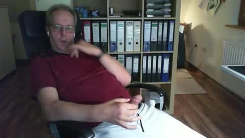 Snapshot of lefti27 chatting on 5, 10, 2025 Dave online show from 5, 10, 2025