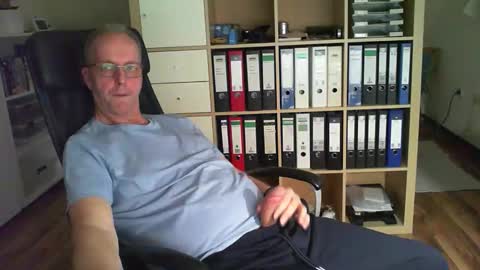 Snapshot of lefti27 chatting on 11, 10, 2025 Dave online show from 11, 10, 2025