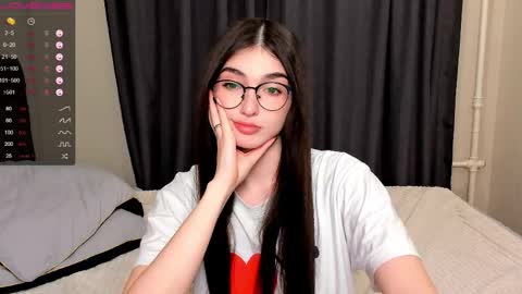 Snapshot of leila_4ever chatting on 29, 4, 2026 Leila online show from 29, 4, 2026