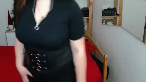Snapshot of leila_beayte_ chatting on 1, 2, 2025 Leila online show from 1, 2, 2025