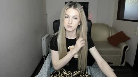 Snapshot of leila_morriss chatting on 11, 12, 2024 Leila Morriss online show from 11, 12, 2024