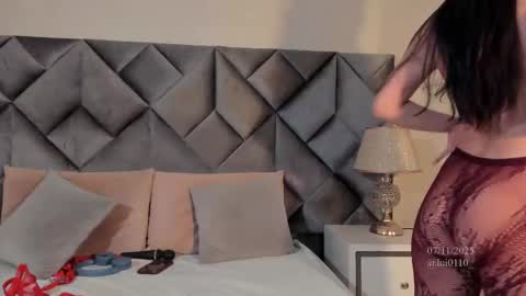 Leizathompson online show from 7, 11, 2025