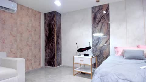 Lenathompson online show from 11, 2, 2025