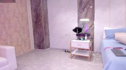 Lenathompson online show from 5, 12, 2025