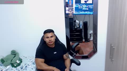 Snapshot of leo_muscleboy chatting on 14, 10, 2025 Leo online show from 14, 10, 2025
