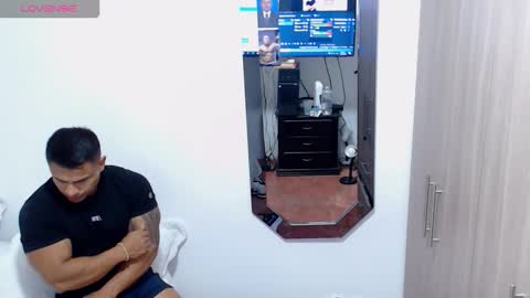 Snapshot of leo_muscleboy chatting on 21, 10, 2025 Leo online show from 21, 10, 2025