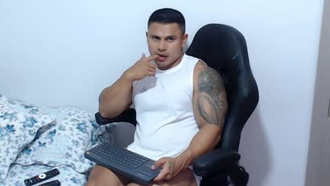 Snapshot of leo_muscleboy chatting on 22, 4, 2026 Leo online show from 22, 4, 2026