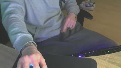 Snapshot of leon_97 chatting on 26, 12, 2024 Lele 97 online show from 26, 12, 2024