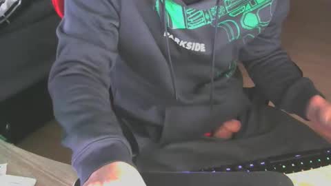 Snapshot of leon_97 chatting on 15, 10, 2025 Lele 97 online show from 15, 10, 2025