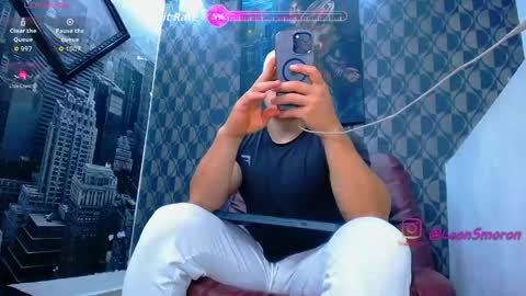 Snapshot of leon_ssmoron chatting on 5, 6, 2026 Leon Smoron online show from 5, 6, 2026