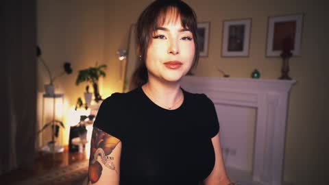 Snapshot of leonamell chatting on 4, 1, 2025 Leo online show from 4, 1, 2025