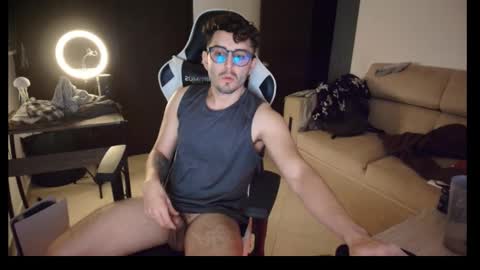 Snapshot of leonandresough chatting on 24, 10, 2025 leonandresough online show from 24, 10, 2025