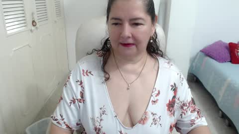 leonela   online show from 13, 4, 2026