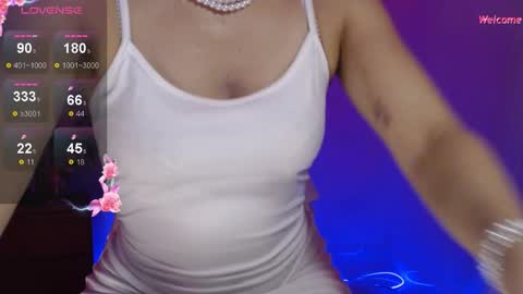 Snapshot of leonora_luxry_ chatting on 21, 9, 2025 My name is Leonora  Pleasures to see you  Follow me here and instagram  online show from 21, 9, 2025
