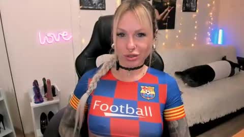 Lerika Moore online show from 11, 6, 2026