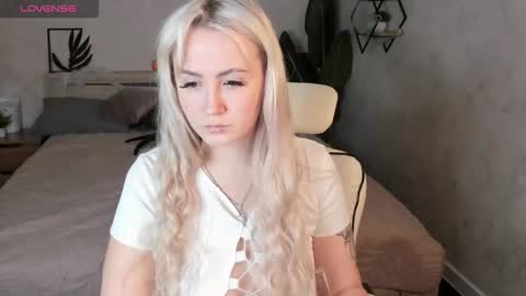 Snapshot of leslie_bell chatting on 31, 10, 2025 Joyce online show from 31, 10, 2025