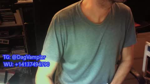 Snapshot of lestat_82 chatting on 5, 2, 2026 Vampiro Diurno online show from 5, 2, 2026