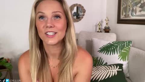 Snapshot of lexi_luv chatting on 11, 10, 2025 Lexi online show from 11, 10, 2025