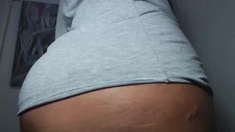 Snapshot of leyli_ass chatting on 19, 10, 2025 leyli_ass online show from 19, 10, 2025